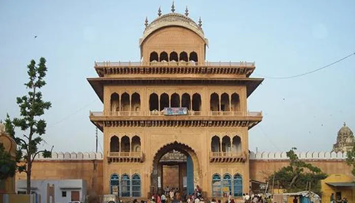 Vrindavan Yamuna Aarti Temple Spiritual Experience